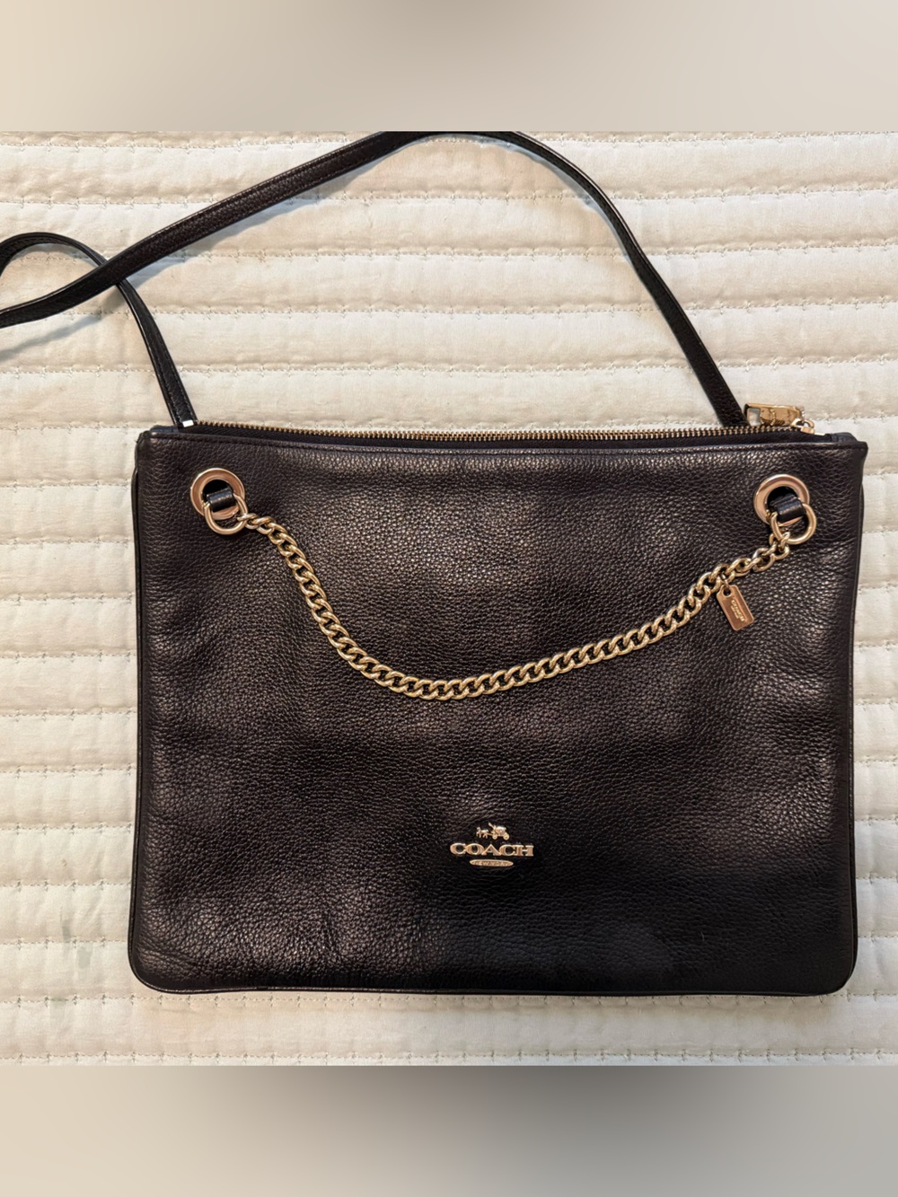 Vintage Coach Black Pebbled Leather Crossbody with Gold Chain Accent 9x11.5